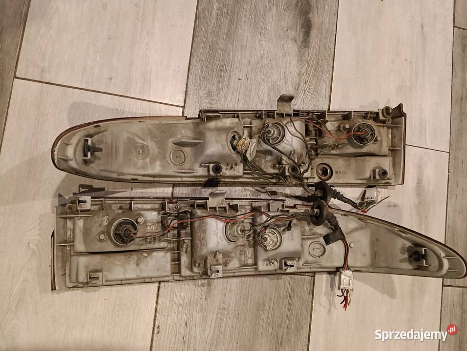 FORD PROBE II LAMPA PRAWA TYL 0431379 R