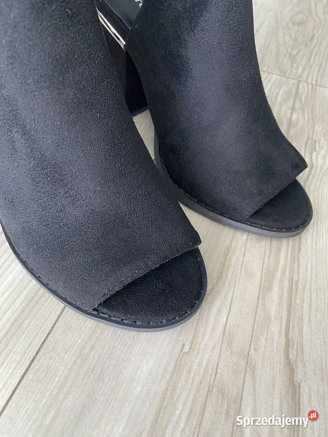 Nowe czarne sandały zamszowe na obcasie klocku Gdynia