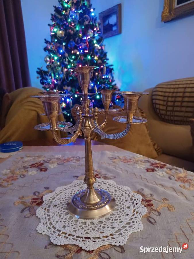 Piękny duży świecznik mosiężny