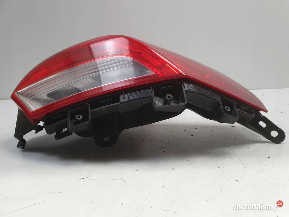 Volvo V40 II 1216r TYLNIA TYLNA LAMPA PRAWA osobowe Janów