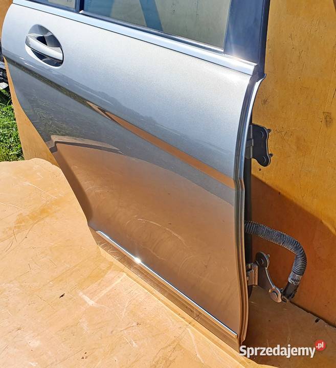 MERCEDES W204 LIFT 2012 DRZWI PRAWY TYŁ KOD Radom sprzedam