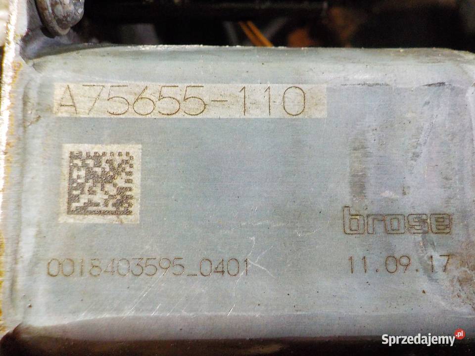 FORD FIESTA MK8 17r podnosnik szyby prawy przod Suków