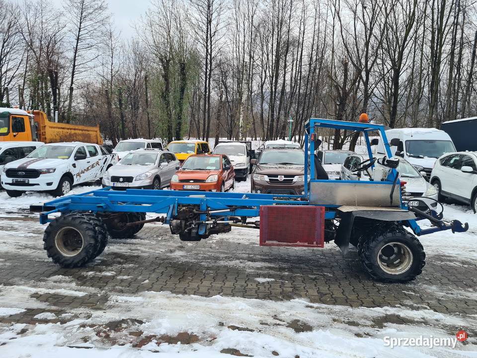 PojazdMaszyna do wożenia drzewa z lasu 4x4 2