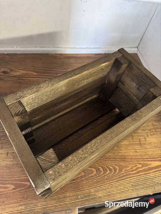 Drewniana skrzynka ręcznie robiona loft