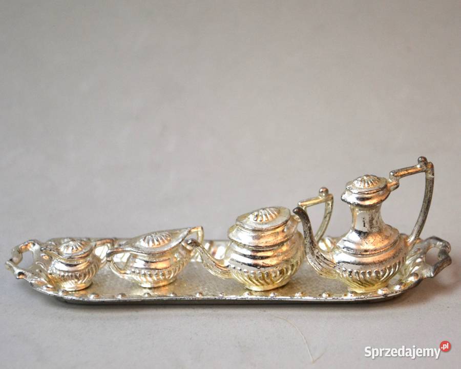 Miniaturowy serwis do herbaty w srebrnym kolorze