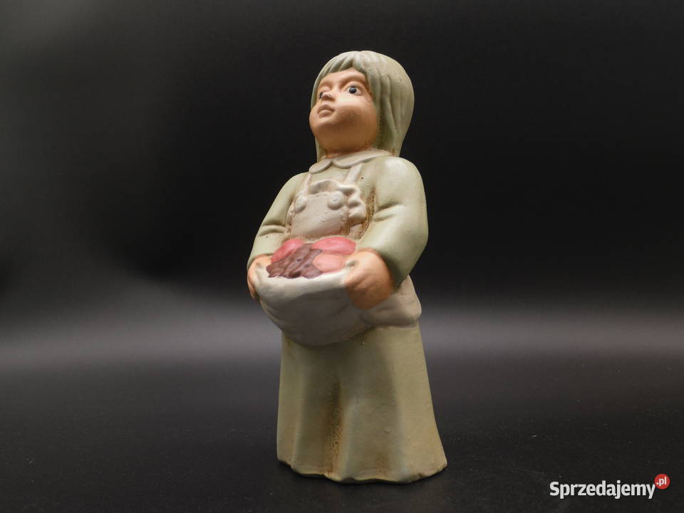 Ceramiczna figurka przedstawiająca dziewczynkę z Porcelana i szkło Raszków