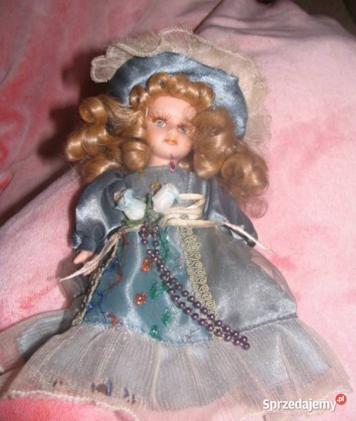 Porcelanowa lalka kolekcjonerska na stojaku śląskie Sosnowiec