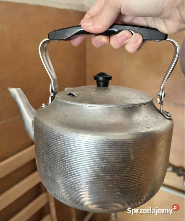 Tradycyjny aluminiowy czajnik PRL vintage retro