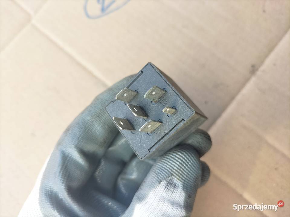 PRZEKAŹNIK 379 8L0955531 Kamień-Kolonia