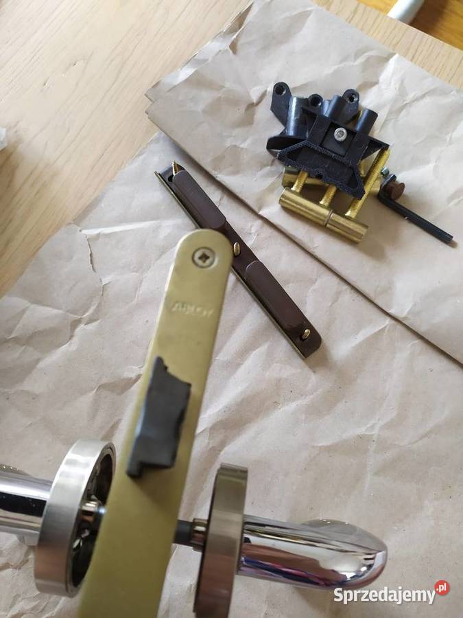 Zamek Abloy kpl z klamką i zawiasami 2 Metalowe Rumia sprzedam