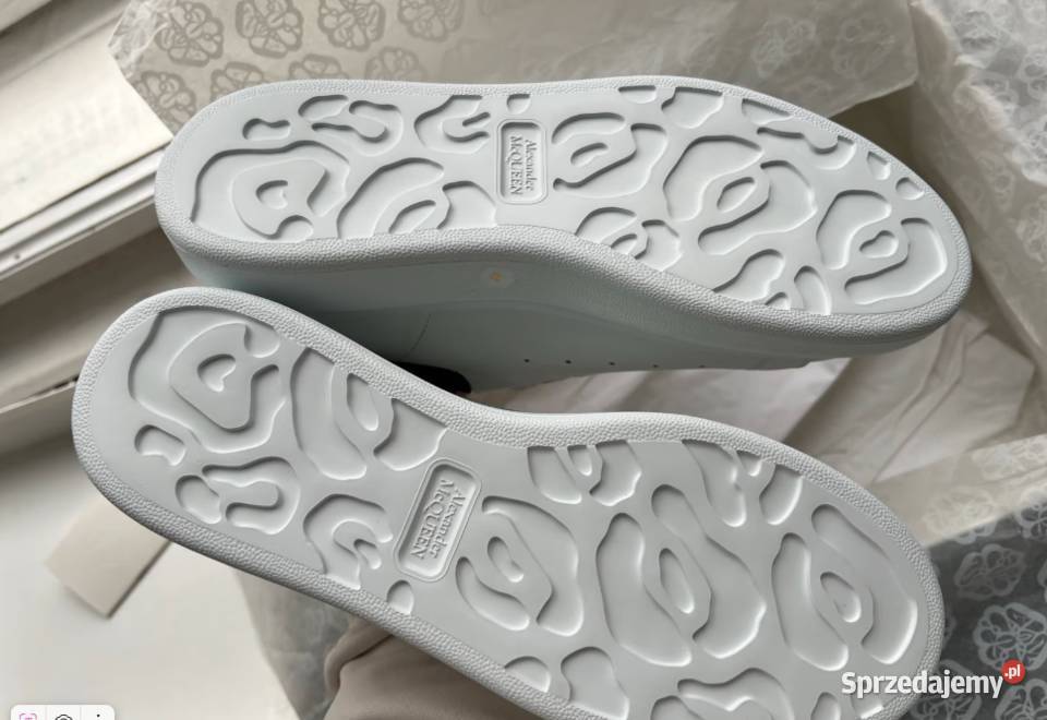 Alexander McQueen inna Warszawa