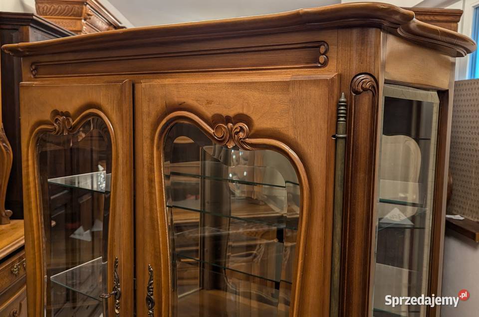 piękna witryna ludwikowska orzechsklep Dąbrowa Meble Dąbrowa Górnicza