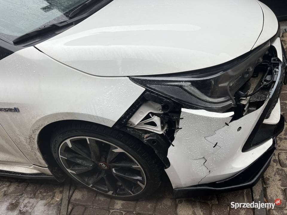 Toyota Corolla combi hybryda uszkodzona poduszka powietrzna Corolla mazowieckie Radom