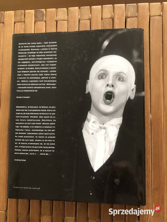 W metafizycznej dziurze Teatr Witkacego w twarda z obwolutą Płock
