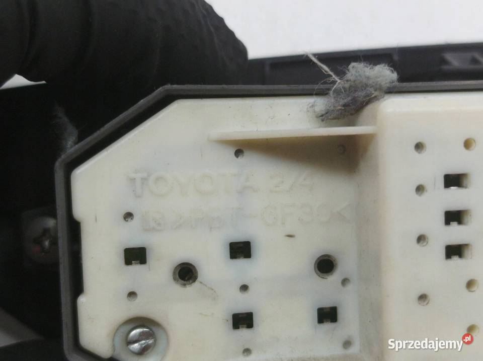 PRZEŁĄCZNIK SZYB LEWY PRZÓD Toyota Auris I