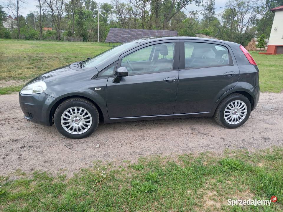Sprzedam Fiata Grande Punto 14 benz 2009 kupiony w polskim salonie