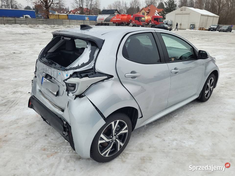 Toyotę Yaris 2025 15VVT HSD STYLE salon POLSKA Warszawa sprzedam