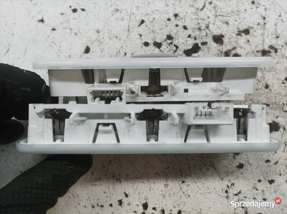 LAMPKA PODSUFITKI KOMBI Renault Megane III