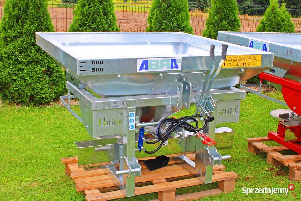 Rozsiewacz do nawozu 600 800 2talerzowy Maszyny rolnicze łódzkie Kolonia Gorzędów