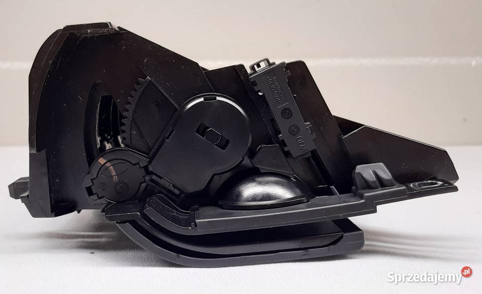 POPIELNICZKA AUDI A4 B7 8E0857951 Mielęcin