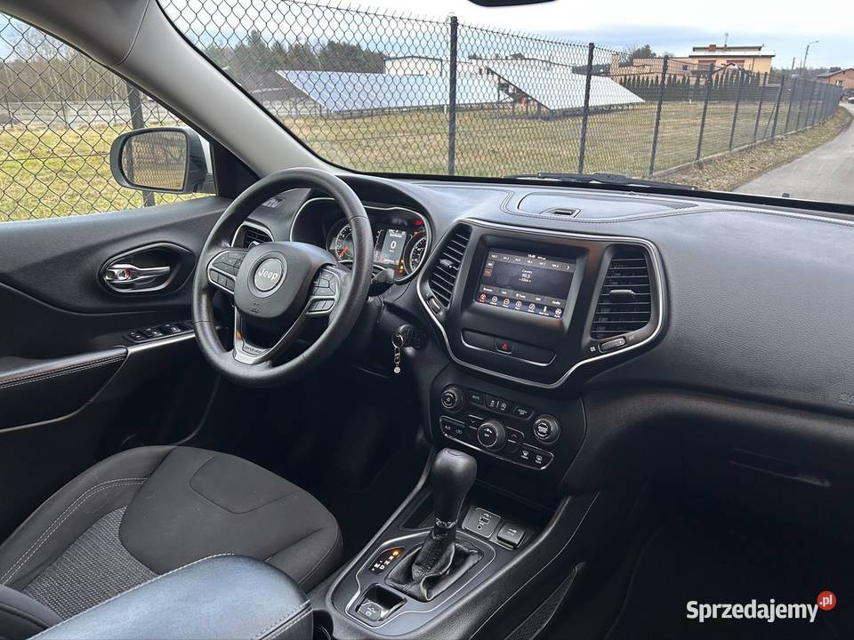 Jeep Cherokee 24 Benzyna 180 LED CarPlay Automat elektryczne lusterka Sumina sprzedam