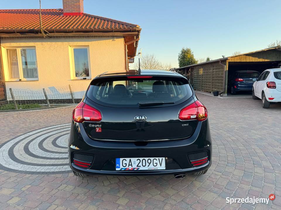 Kia Ceed 14 CRDi Niski przebieg Salon 2 komplety kupiony w polskim salonie Szczecin