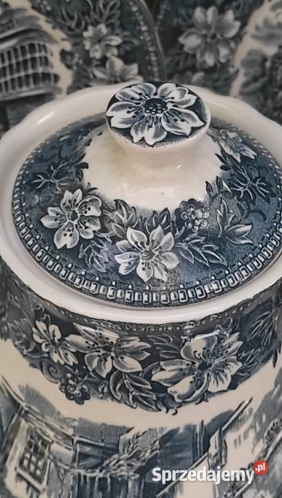 ROYAL TUDOR WARE STATFORSHIRE BLUE
OLD ENGLAND Pabianice