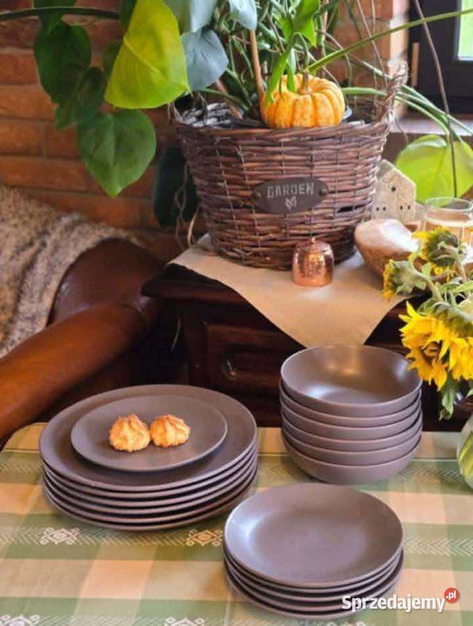 Zestaw talerzy 18 el Kamienica sprzedam