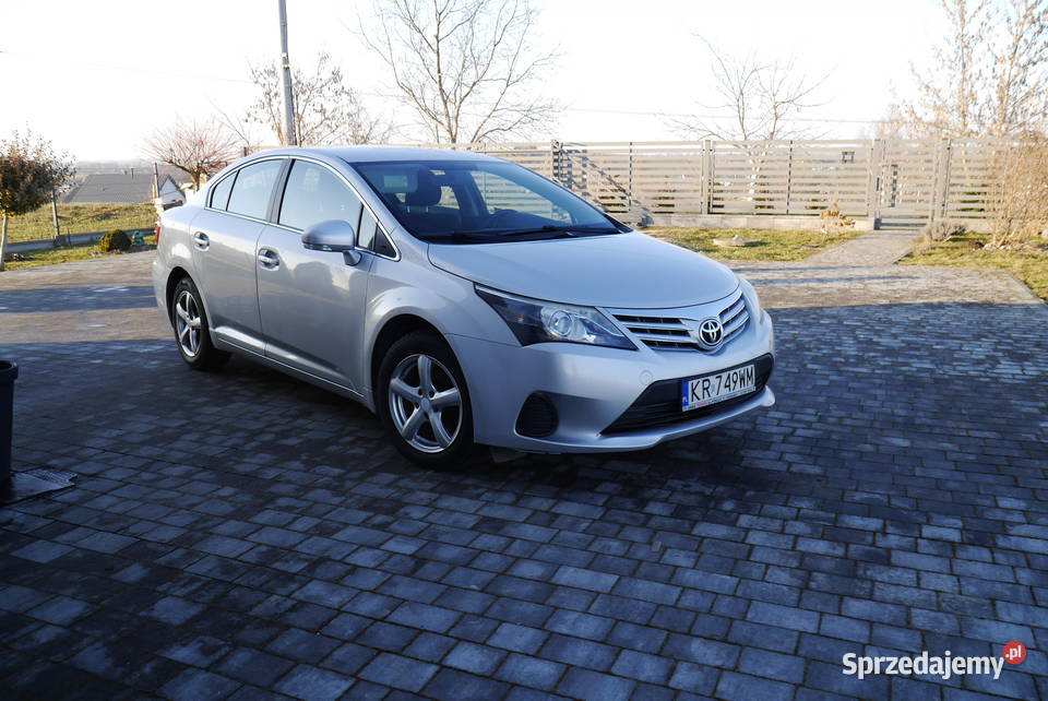 Toyota Avensis 2012 16 benzyna Polski salon Słomniki