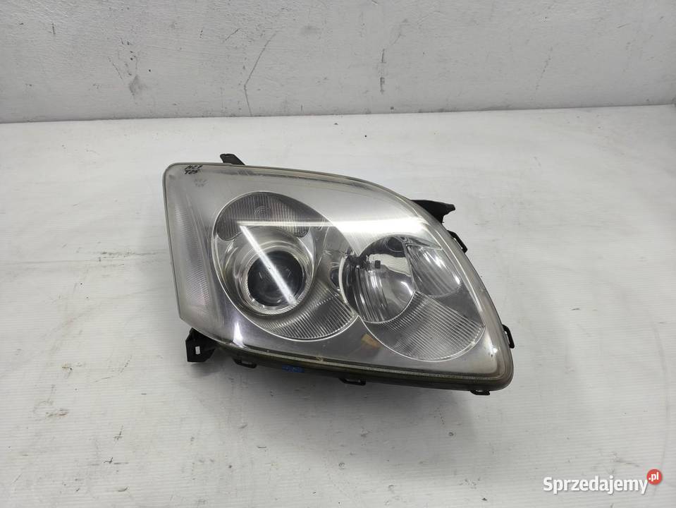 LAMPA PRAWY PRZÓD TOYOTA AVENSIS II T25 18