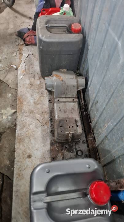 Sprzedam pleceka ursus c 330 pekniety Syndyk sprzeda Morawczyna