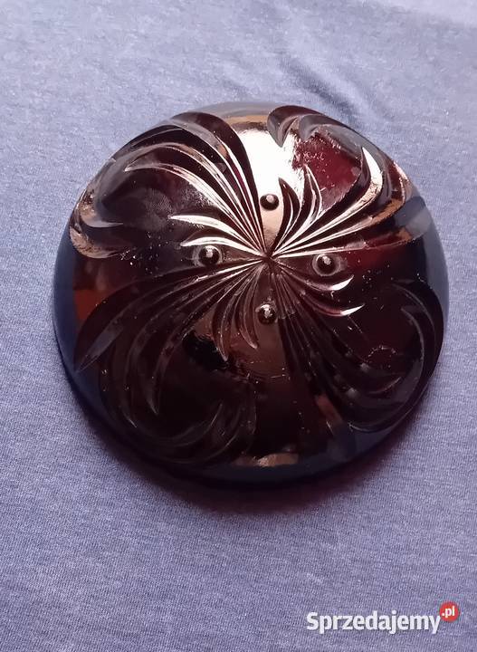 Dolna część hialitowej bomboniery produkcji huty Koźminek