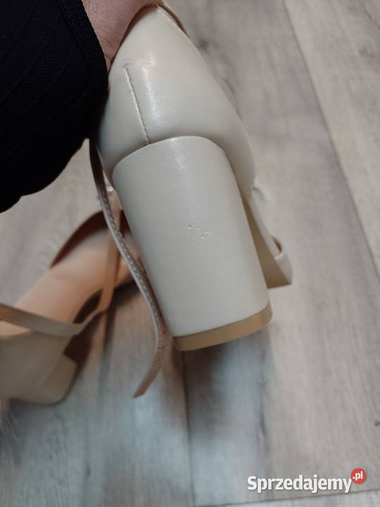 4041 Beżowe bogato zdobione czółenka wieczorowe małopolskie Kraków sprzedam