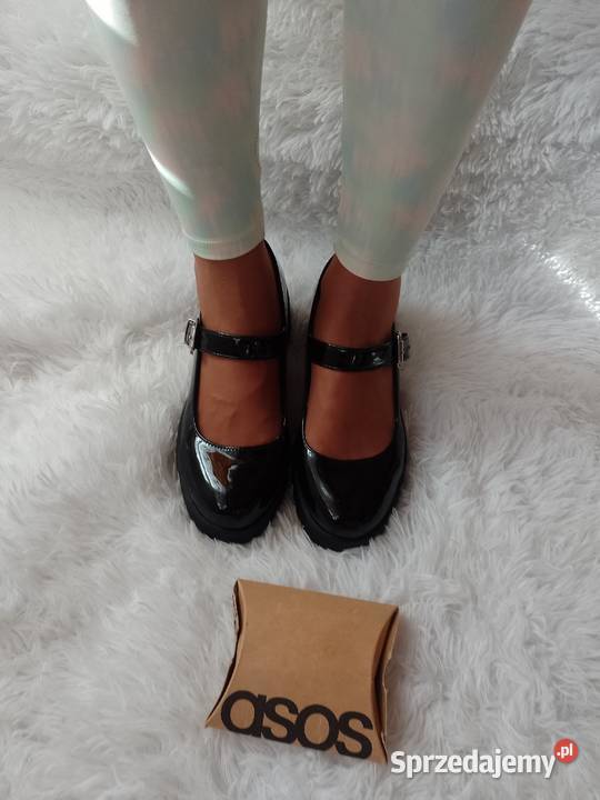 3940 ASOS Design Czółenka z zapięciem z Londynu Kraków