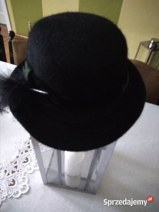 Filcowy kapelusz z ozdobnymi piórami Dla kobiet wielkopolskie Rawicz