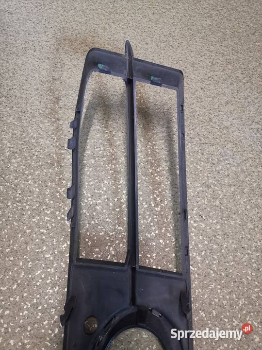 Kratka zaślepka halogenu prawa zderzaka Audi a6 osobowe Zamość