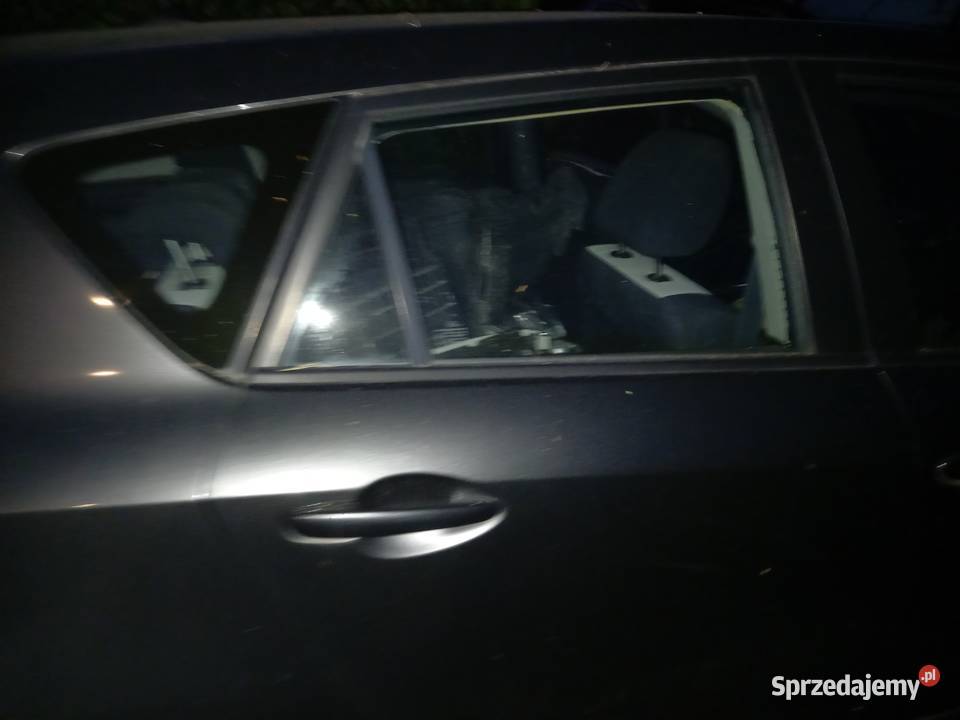 Sprzedam tylną ćwiartkę do Mazdy 3 i inne części Boronów