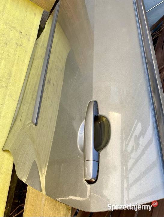 Toyota Corolla Verso AR10 2007 Drzwi lewy tył