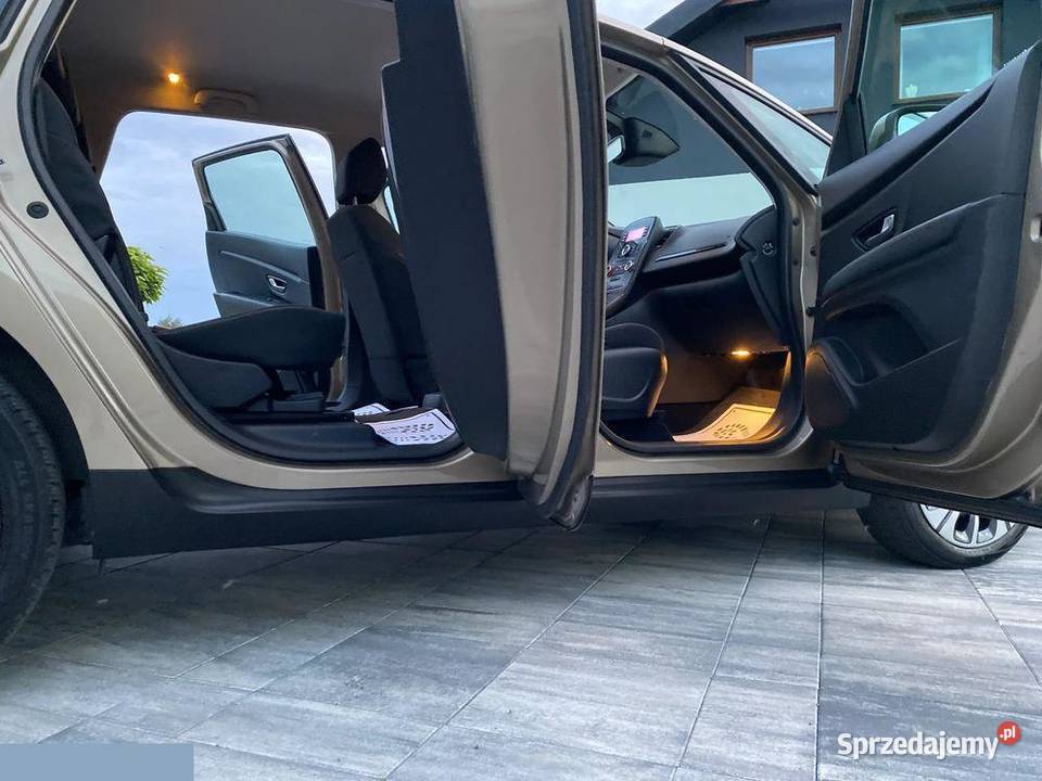 Renault Grand Scenic 12 benzyna 130 2017r nieuszkodzony Grand Scenic Dragacz