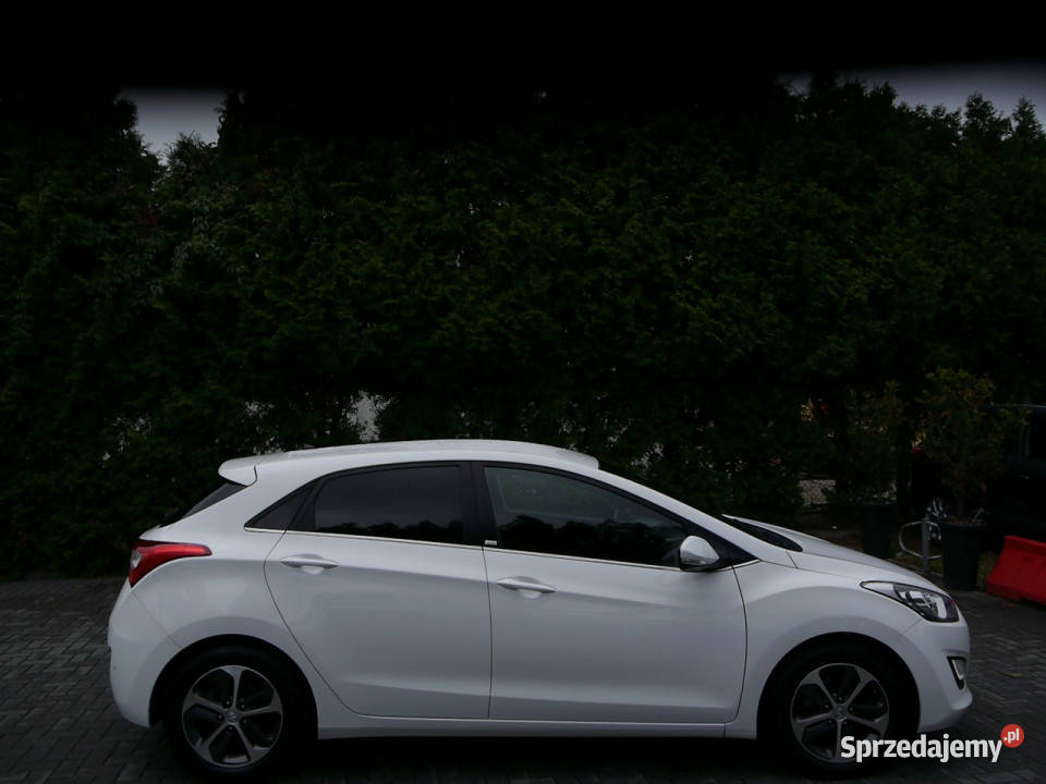 Hyundai i30 16d Stan B 100bezwypadkowy 1wł z światła do jazdy dziennej i30 sprzedam