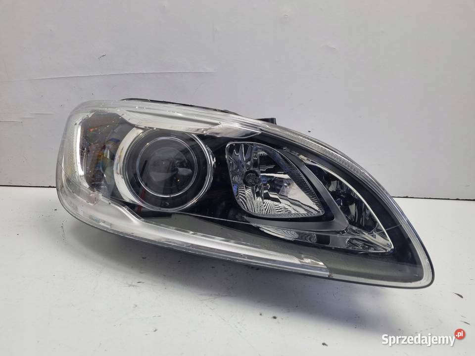 LAMPA PRAWA Volvo V60 S60 II LIFT PRZEDNIA prawy Lampy przednie Rudka