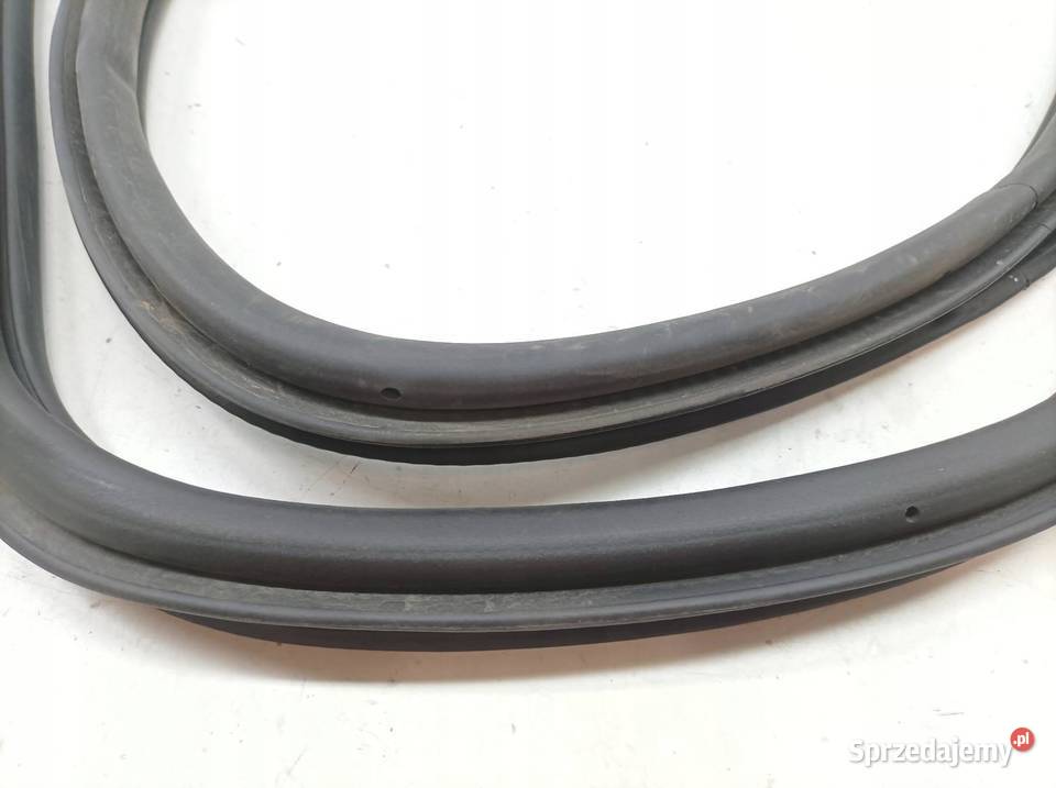 USZCZELKA DRZWI PRAWY PRZÓD KAROSERYJNA 5D Skoda