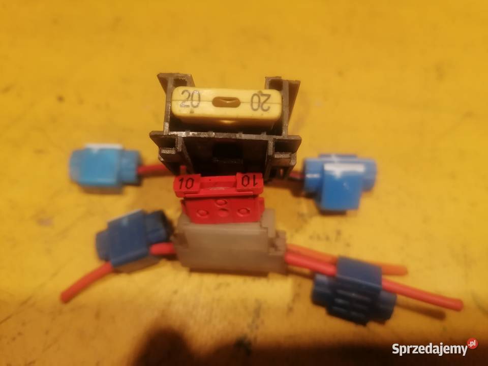 bezpiecznik dodatkowy z wtyczką 12V 10A20A Wyposażenie elektryczne Piotrków Trybunalski