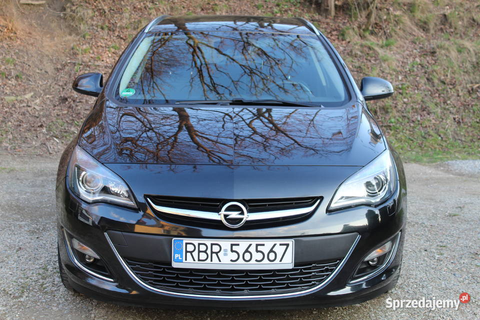 Opel Astra J Sports Tourer 14 Turbo 140 2013r światła przeciwmgielne Blizne