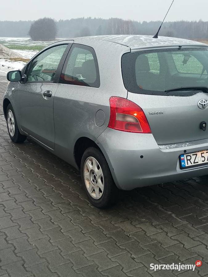 Toyota Yaris 2 mały przebieg sprzedam
