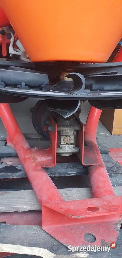 Rozsiewacz do nawozu lejek 300l 12m dexwal stan nieuszkodzony Rozsiewacze nawozów Stara Huta