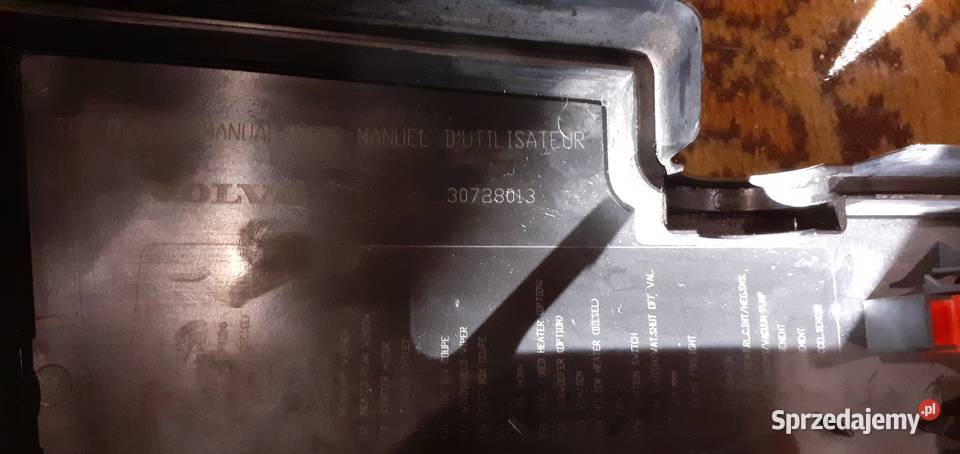 VOLVO V50 POKRYWA SKRZYNKI BEZPIECZNIKÓW osobowe wielkopolskie Ostrów Wielkopolski sprzedam