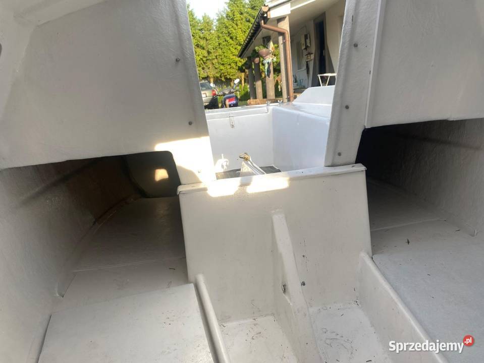 BEZ2 łódka łódź kabinowa Ustrzyki Dolne