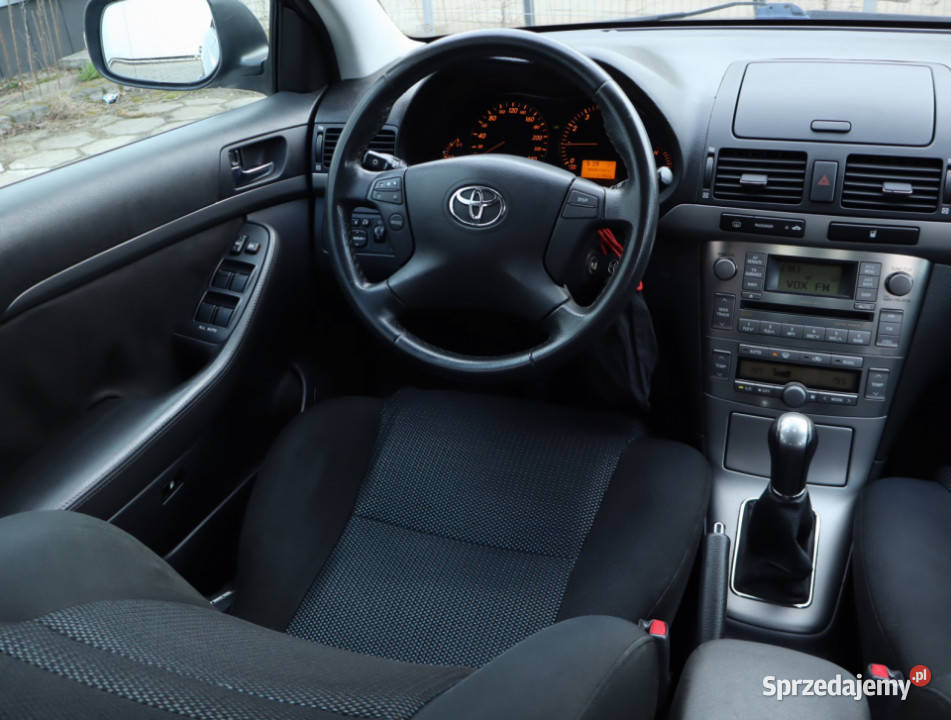 Toyota Avensis 18 VVTi benzyna