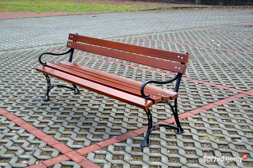 Ławka z oparciem podłokietnik miejska ogrodowa małopolskie Sękowa